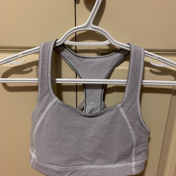 Lululemon Size 6 Reversible Bra - Picture 4 of 4
